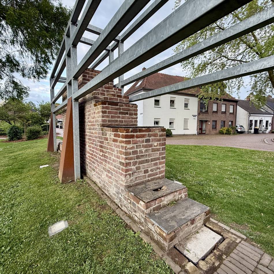 Im Viehpark: Uedems rekonstruierte Stadtmauer in einem „desaströsen Zustand“