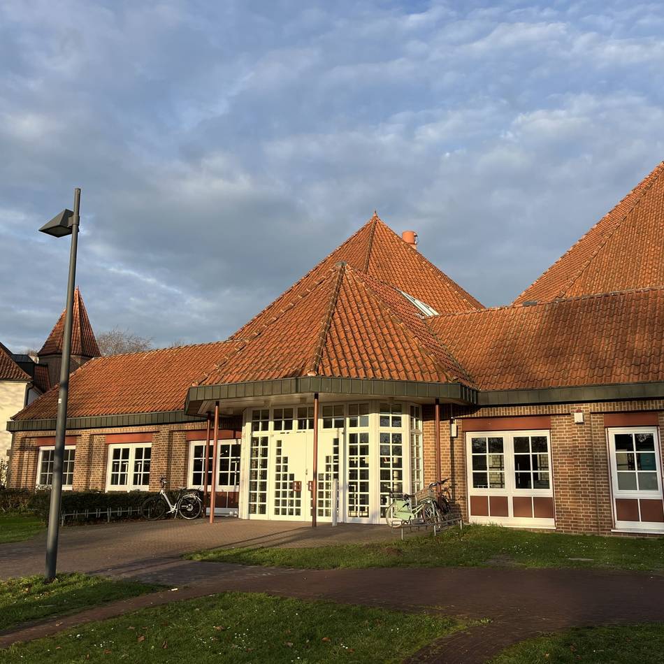 Theaterworkshop in Goch: Kinder tanzen und spielen Theater im Kastell