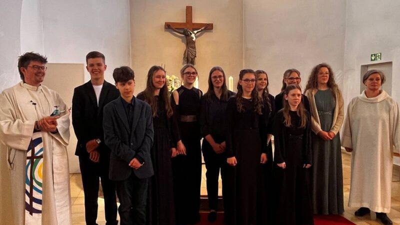 Kirche in Radevormwald: Zehn Konfirmanden feiern in Martini-Gemeinde