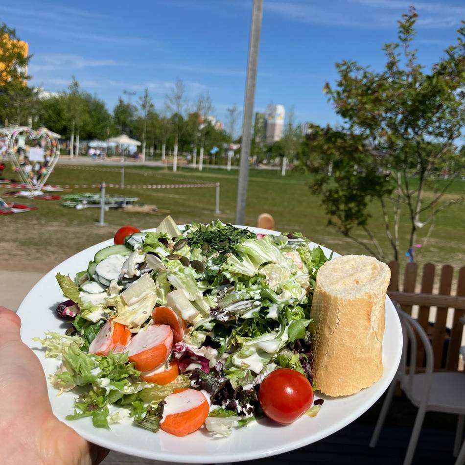 Gastro-Angebot im Test: Zwischen Großkantine und Gartenrestaurant – so schmeckt das Essen auf der Laga