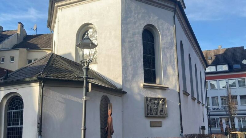 Trauer in Dinslaken: Kirche öffnet nach Tod von zwei Kindern ihre Türen
