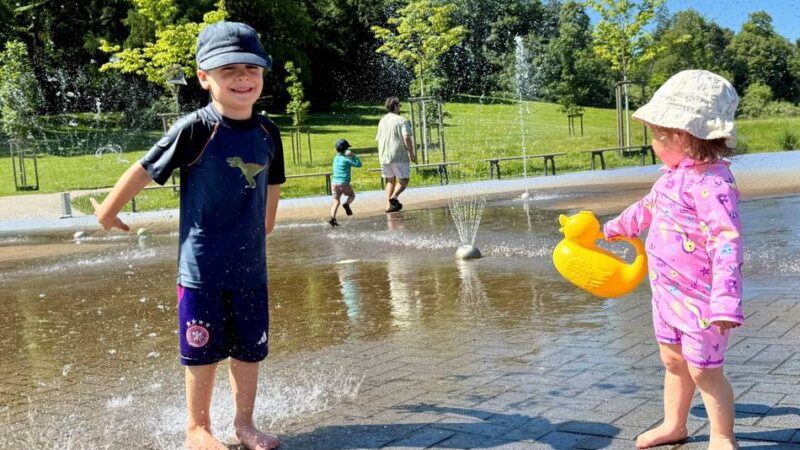 Sommerwetter in Mönchengladbach: Plitsch Platsch – Wasser marsch im Stadtwald