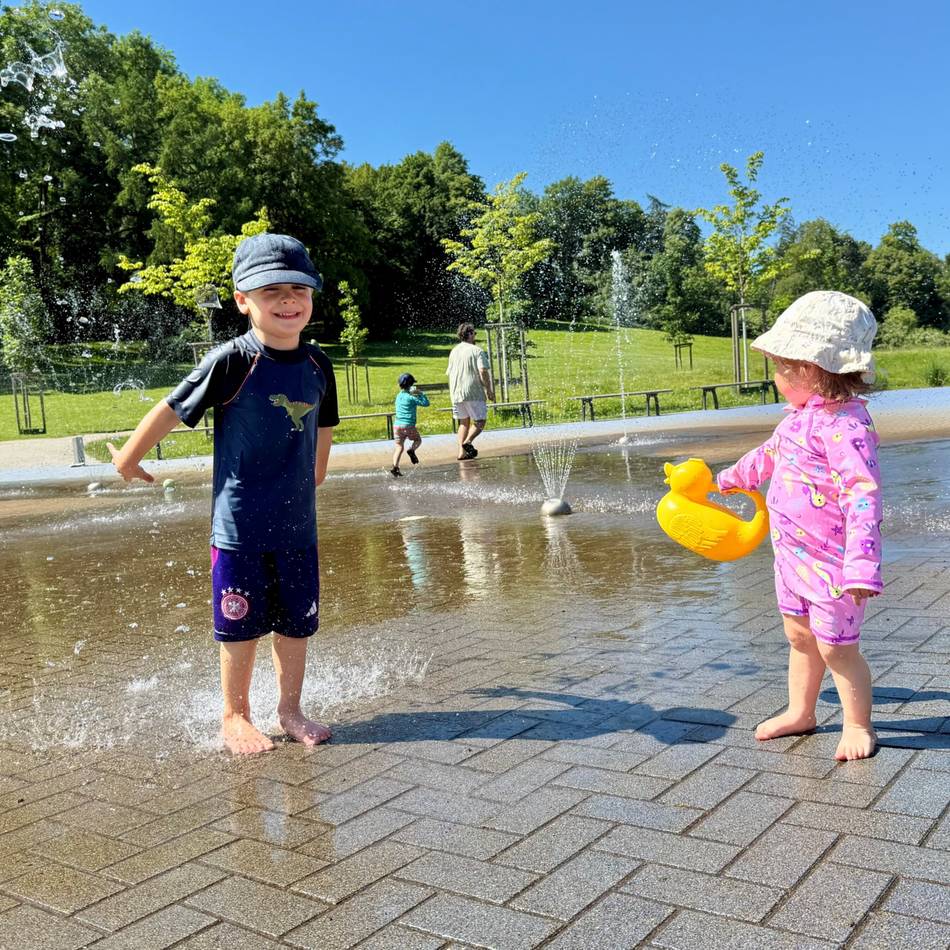 Sommerwetter in Mönchengladbach: Plitsch Platsch – Wasser marsch im Stadtwald