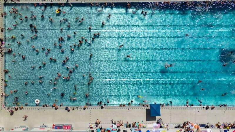 Sexuelle Übergriffe in Schwimmbädern: „Da sind so viele Köpfe im Becken, da sehen Sie Ihre Kinder gar nicht mehr“