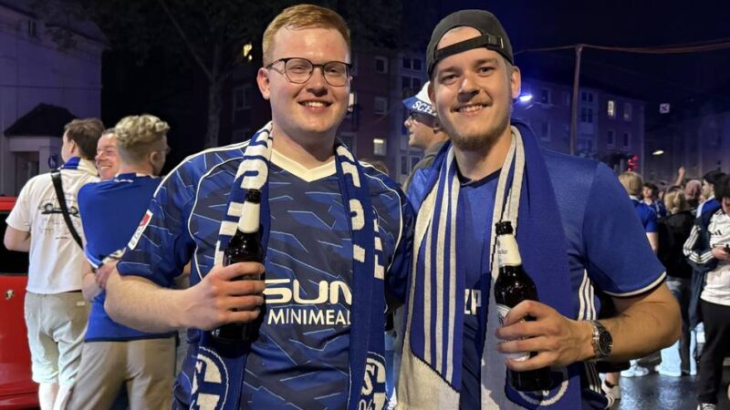 Die Aufstiegsnacht von Schalke: „Alle Fans haben in den letzten Jahren gelitten – wir haben das so verdient heute“