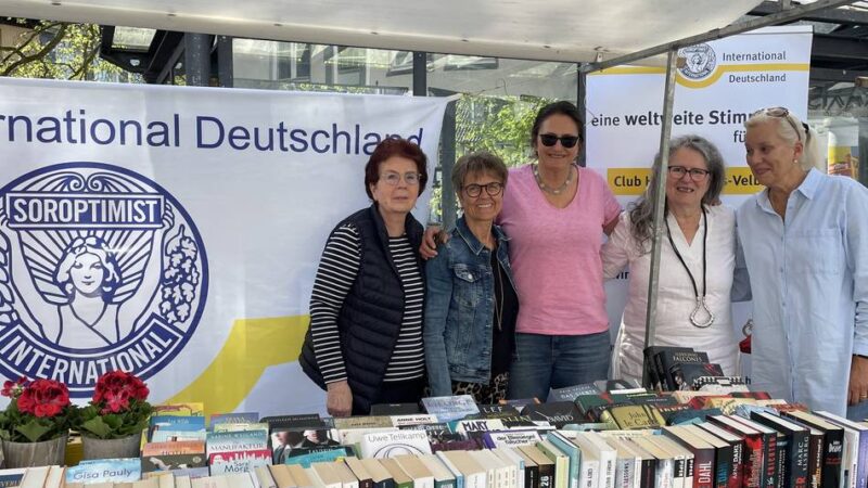 Engagement aus Heiligenhaus: Viele Bücher zu kleinen Preisen helfen Kindern