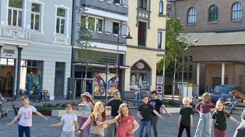 Welttag des Tanzes: Kinder tanzen auf dem Erkelenzer Marktplatz