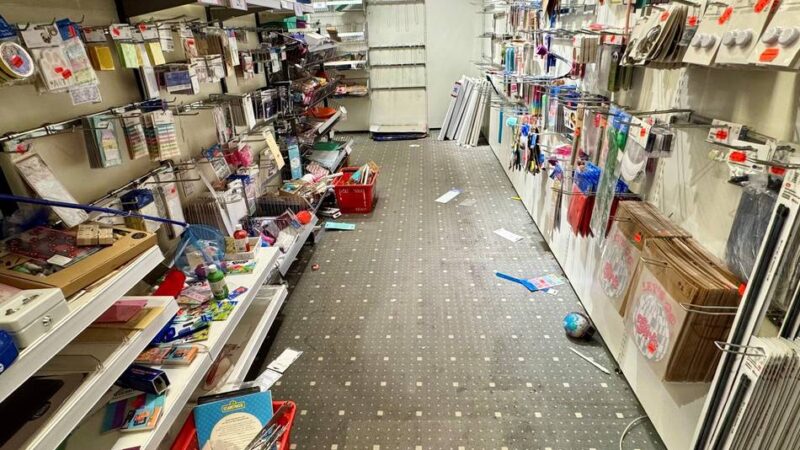 Rabattschlacht vor Woolworth-Schließung in Neuss: „Der Ansturm war groß – leider sind auch Waren kaputt gegangen“