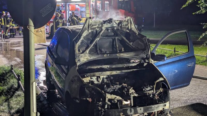 In Erkelenz und Schaufenberg: Erneut löscht Feuerwehr brennende Autos