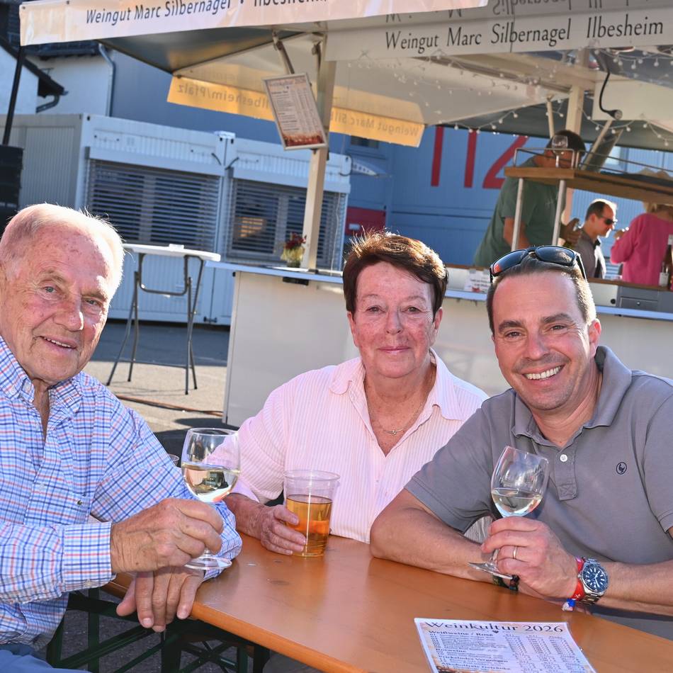 Weinfest „WeinKultur“ in Wermelskirchen: Weinfest lockt Neulinge und Kenner gleichermaßen