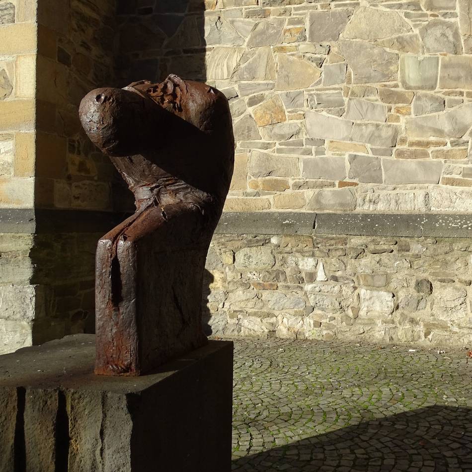Erinnern an Zwangsarbeiter: Gedenken am Mahnmal auf dem Kirchplatz