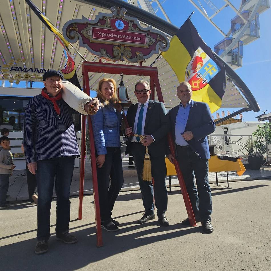Frühjahrskirmes in Krefeld: Ein Abend für 100 Euro
