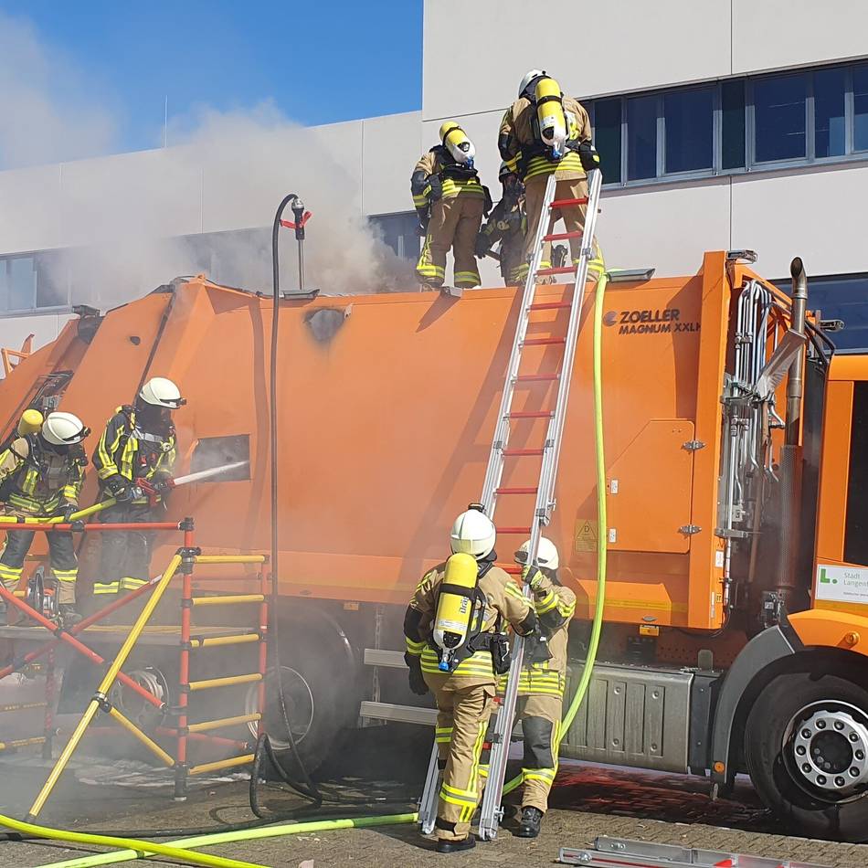 Sperrmüllabfuhr in Langenfeld: Falsch entsorgter Akku löst Feuerwehr-Großeinsatz aus