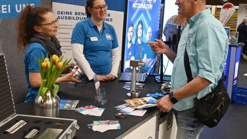 Jobbörse in der Stadthalle: Unternehmen suchen in Rheinberg nach neuen Arbeitskräften