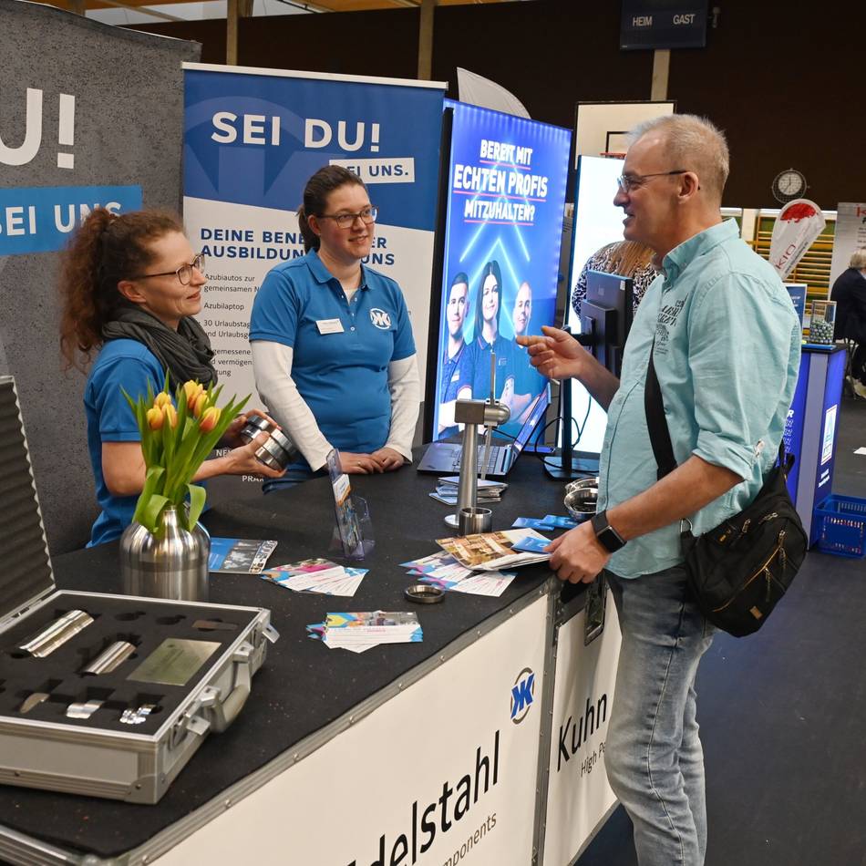 Jobbörse in der Stadthalle: Unternehmen suchen in Rheinberg nach neuen Arbeitskräften