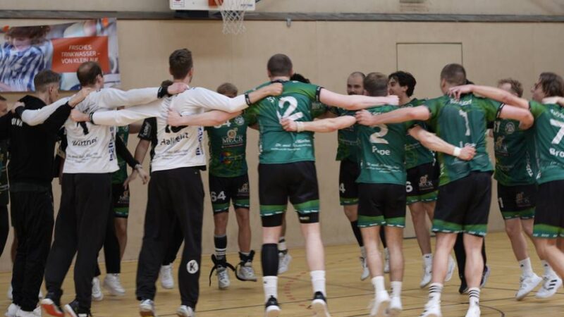 Meister der Oberliga: Nach Partynacht – der TuS 08 Lintorf feiert den Aufstieg in Saarn