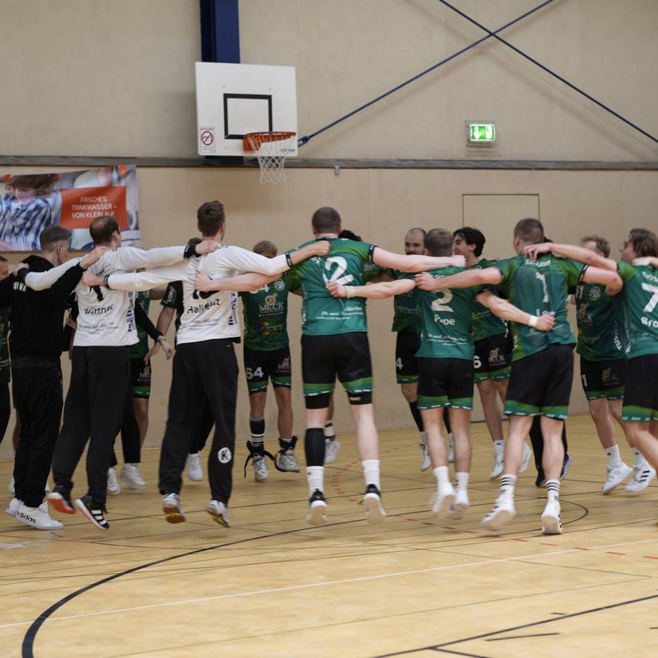 Meister der Oberliga: Nach Partynacht – der TuS 08 Lintorf feiert den Aufstieg in Saarn