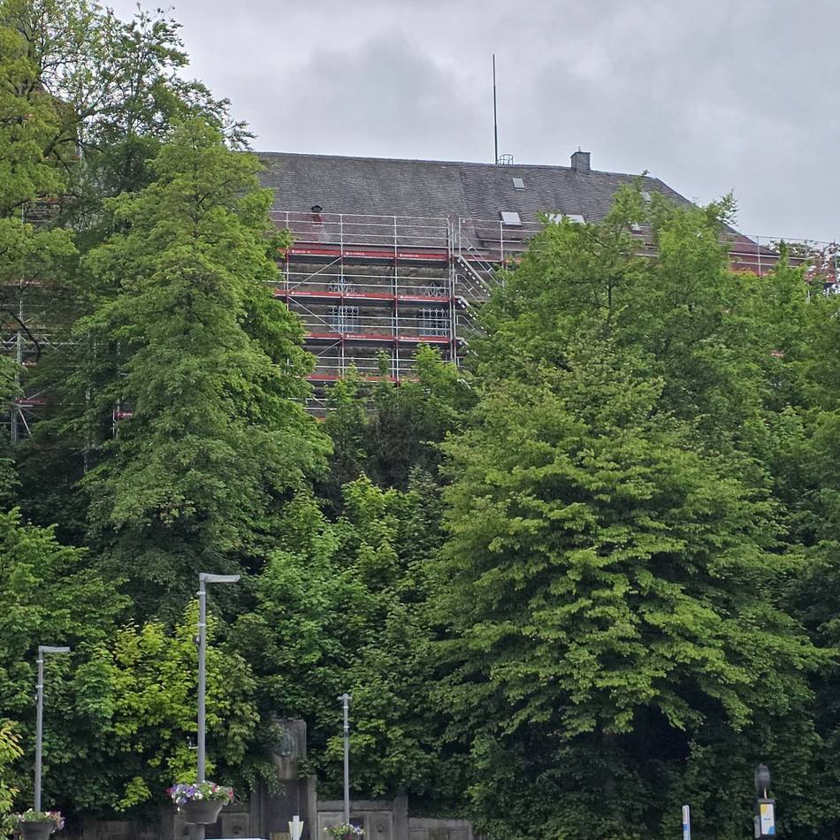 Unterhalb des Hückeswagener Wahrzeichens: Zugewachsen, zu ungepflegt – Kritik am Zustand des Schlosshagens