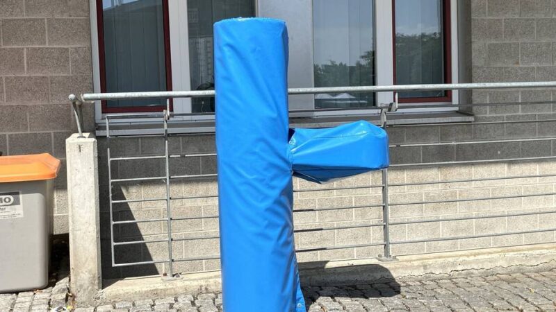 Trinkwasserbrunnen vor Kaarster Rathaus wird ausgetauscht: „Das Ding ist Mist“