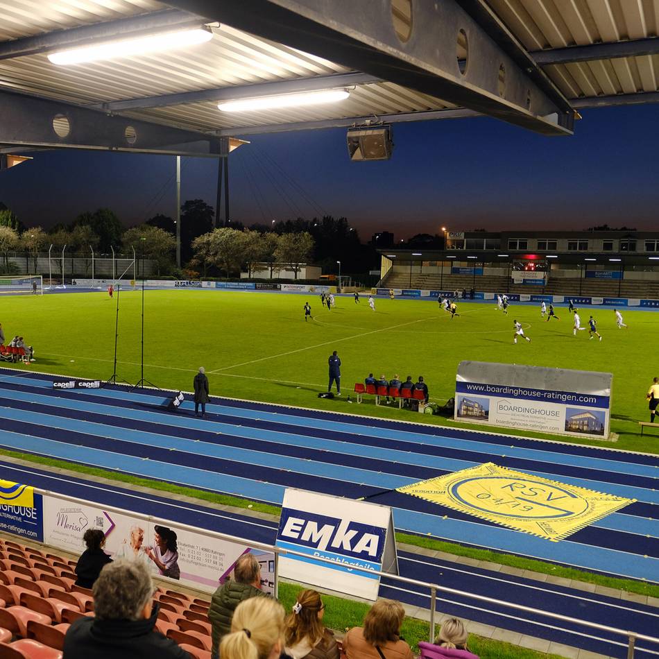 Freitag im Stadion: Apfeld bittet Ratingen 04/19 zum letzten Abendspiel