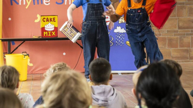 Bildung in Meerbusch: Englisch lernen mit „albernen Reimen“ und einer Menge Spaß