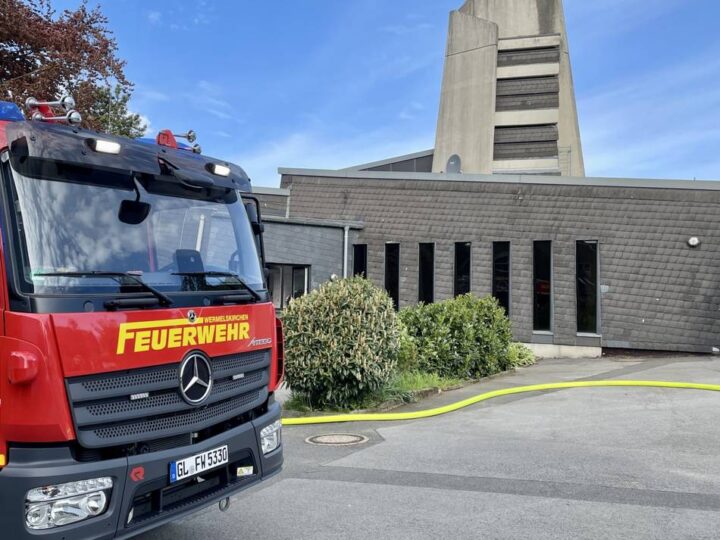 Nach Brand im Stephanus-Gemeindezentrum: Gemeinde feiert Gottesdienst unter freiem Himmel
