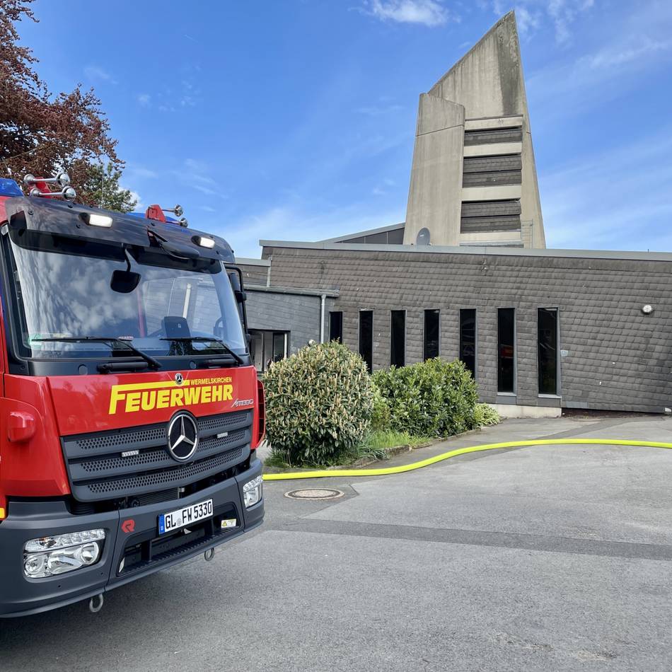 Nach Brand im Stephanus-Gemeindezentrum: Gemeinde feiert Gottesdienst unter freiem Himmel