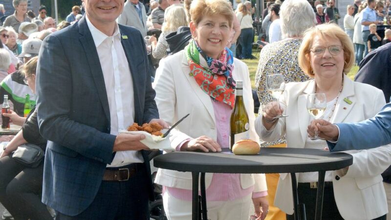 Feierabendmarkt auf dem Kirmesplatz: Heimatverein feiert Jubiläum mit ganz Reuschenberg