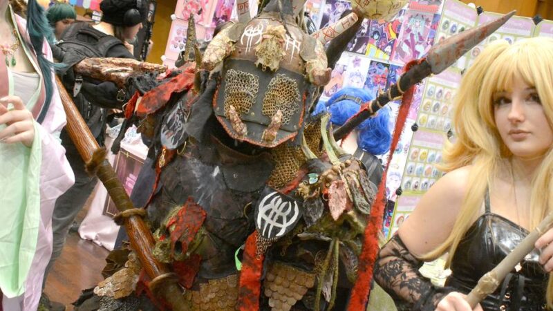 „Animany Convention“ in Neuss: Auge in Auge mit der Riesenkatze und ihrem Schwanzträger