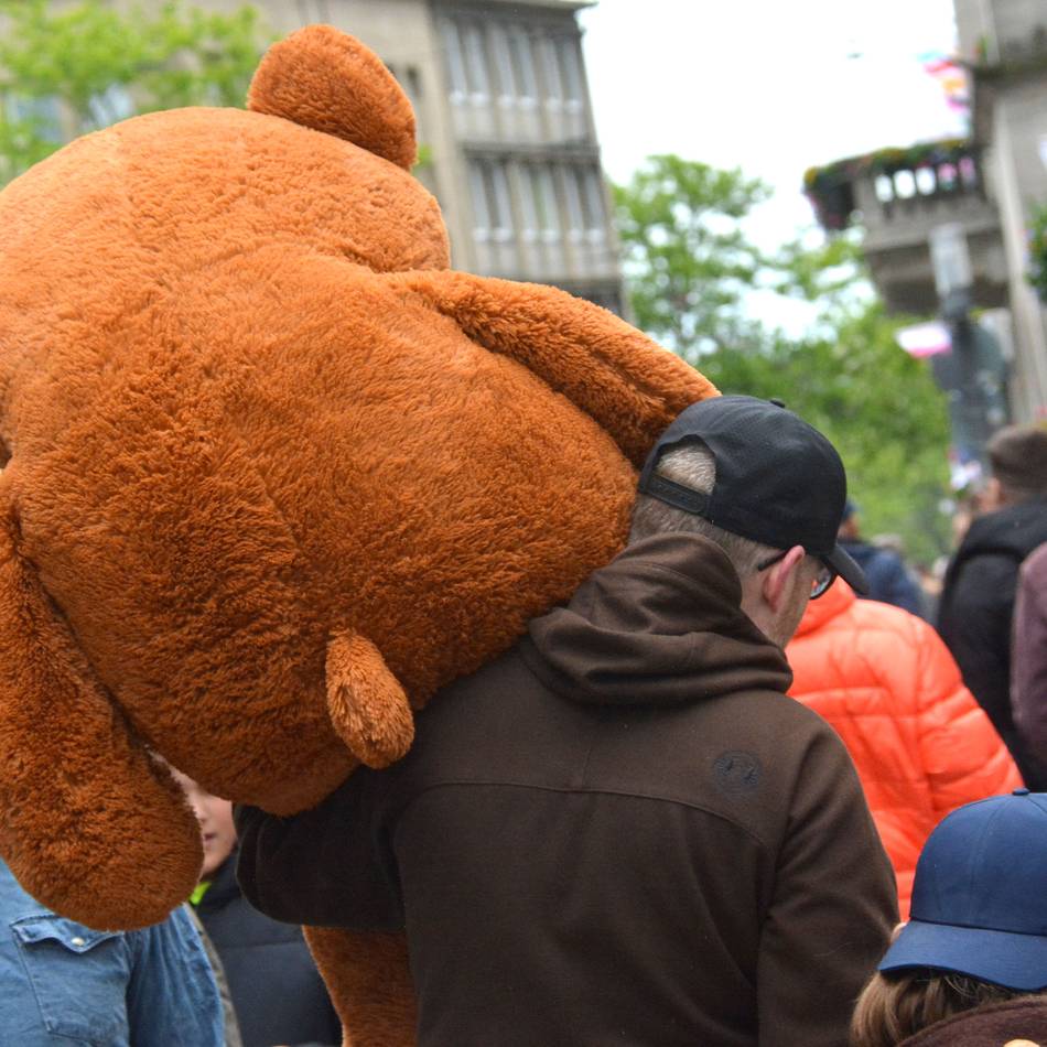 Event für Schnäppchenjäger : Tausende beim großen City-Trödel in der Neusser Innenstadt