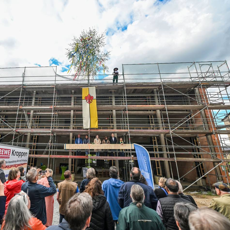 Richtfest in Grefrath: Neues Rathaus soll im Spätsommer 2027 fertig sein