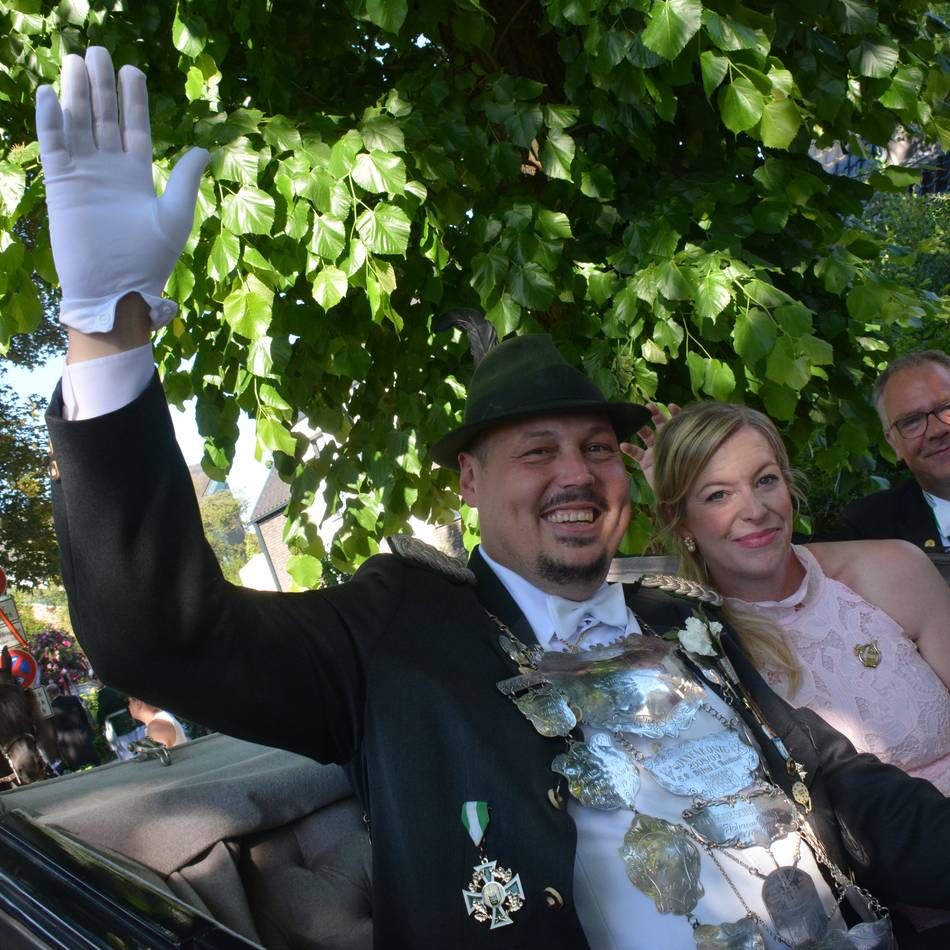 Schützenfest in Neuss: Michael Kolenda ist neuer König auf der Furth