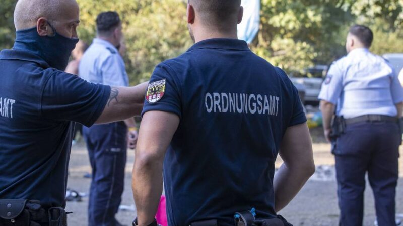 Pfingstwochenende in Duisburg: Illegales Grillen, Müll, Parkchaos – Behörden ahnden hunderte Verstöße