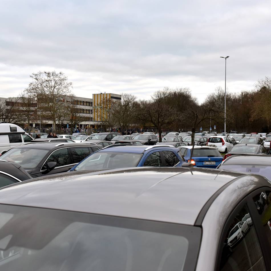 Stadt streitet mit Rheinland-Klinikum: Dormagener Schulen sollen Parkplatz zurückbekommen