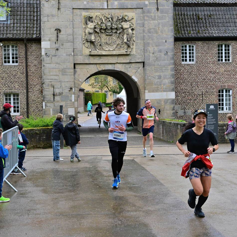 Malerische Strecken durch den Park: Charity-Lauf um Schloss Dyck mit über 700 Teilnehmern