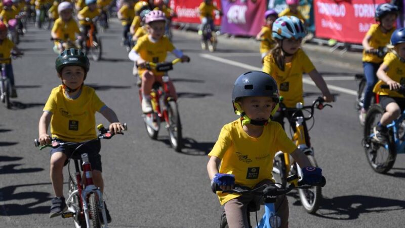 Traditionsveranstaltung in Büttgen: Großer Andrang beim Straßen-Radrennen