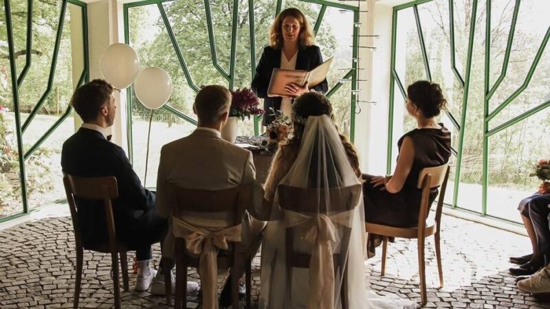 Standesamtliche Trauung auch in Friedenskapelle Voßhagen: Romantisch heiraten in Hückeswagen
