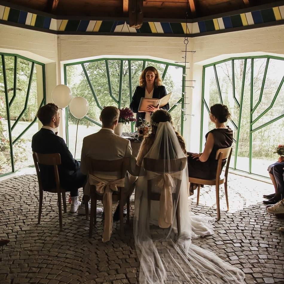 Standesamtliche Trauung auch in Friedenskapelle Voßhagen: Romantisch heiraten in Hückeswagen