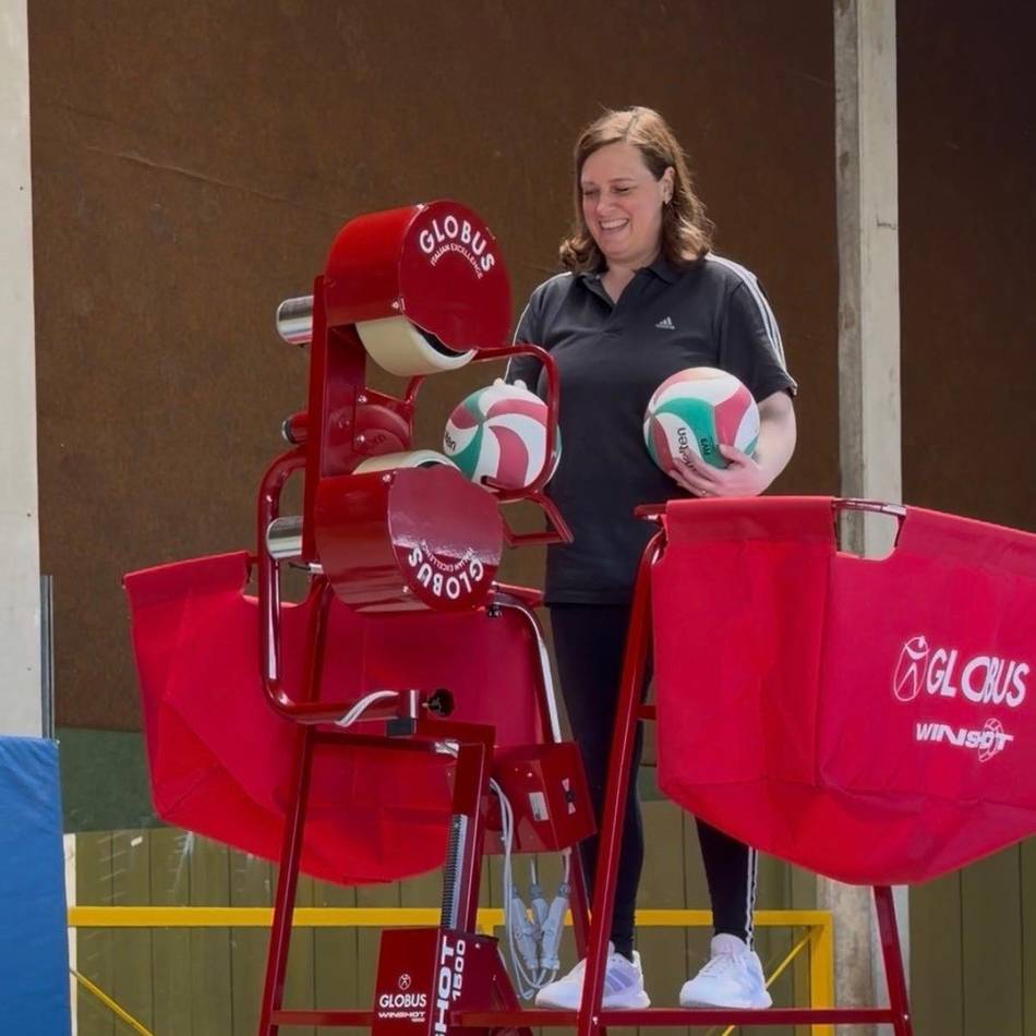 Sportverein in Radevormwald: TSV-Volleyballer backen Waffeln für neue Ballwurfmaschine