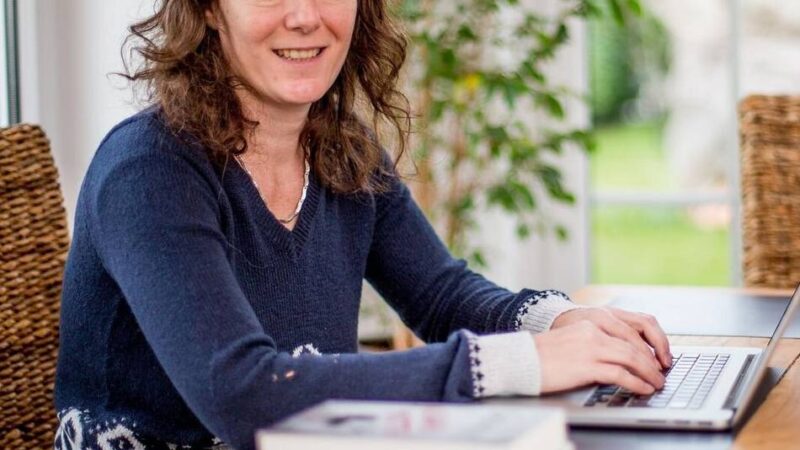 Nächster Zons-Krimi kommt im Sommer: Thriller-Autorin Catherine Shepherd – „Liebesromane sind nicht mein Ding“