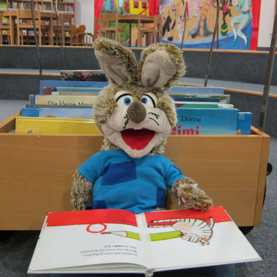 Angebot der Kinderbibliothek: „Lesekrabbler“ entdecken die Welt der Bücher