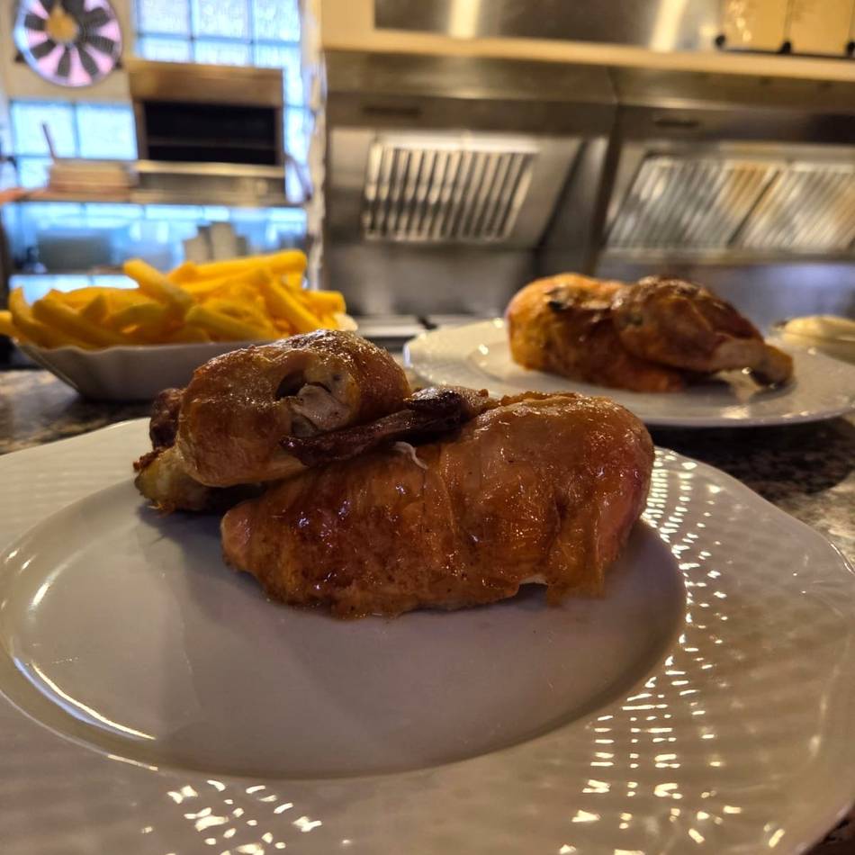 Imbissbuden in Kaarst: Ein halbes Hähnchen mit Pommes, bitte!