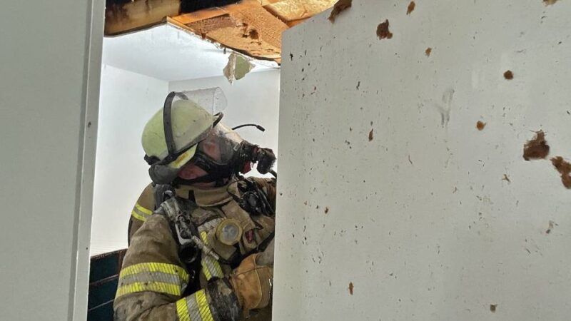 Feuerwehreinsatz in Neuss-Allerheiligen: Schwelbrand in der Elektroverteilung löst Rauchmelder aus