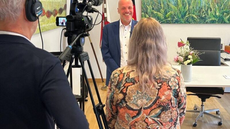 Aufnahmen in Grevenbroich: Niederländisches Fernsehteam dreht in der Grevenbroicher City