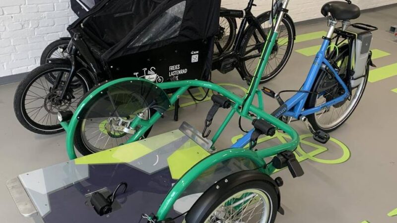 Mobilität in Kleve: Stadt verleiht kostenloses E-Rad für Rollstuhltransport