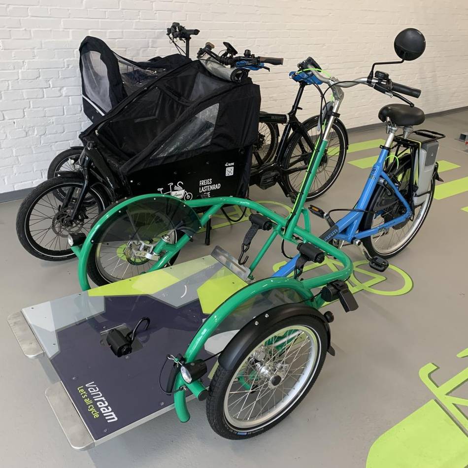 Mobilität in Kleve: Stadt verleiht kostenloses E-Rad für Rollstuhltransport
