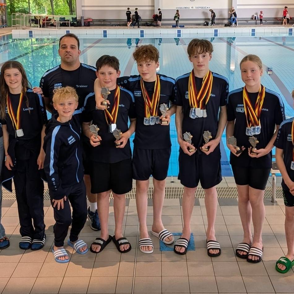 Schwimmen in Duisburg: SSV Hellas Emmerich räumt 51 Medaillen ab