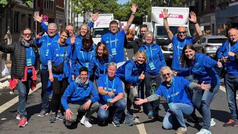 Beim Düsseldorf Marathon: Angerland Lauftreff Lintorf startet und hilft beim Marathon