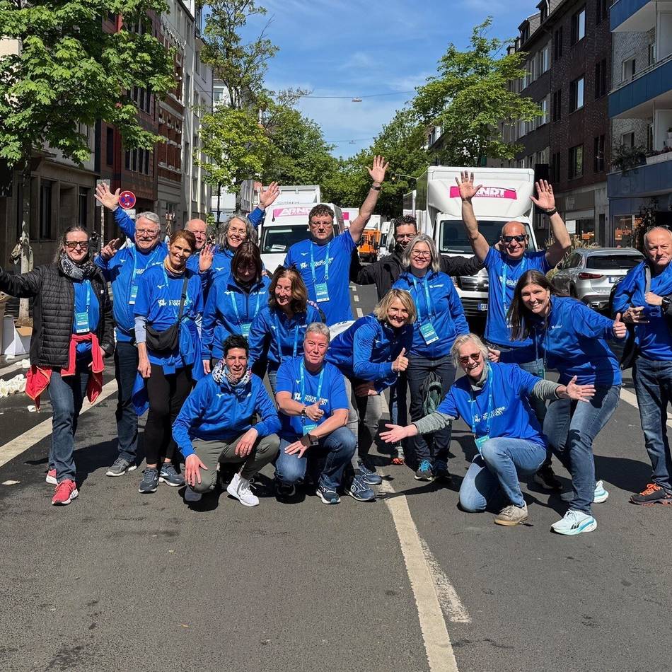Beim Düsseldorf Marathon: Angerland Lauftreff Lintorf startet und hilft beim Marathon