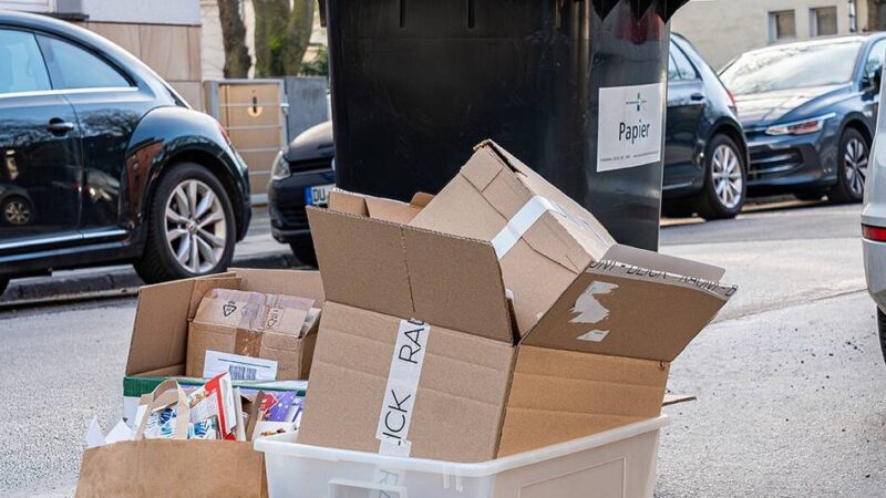 Umfrage zur Altpapiersammlung: Blaue Tonne gegen Papierbündel – Duisburg sucht Lösung